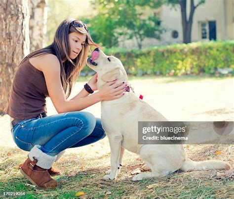 163 Fotos und hochauflösende Bilder zu Dog Licks Teenage Girl